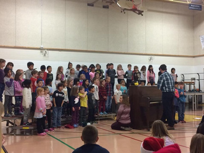 The choir performs at King George